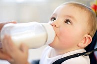 Có nên cho trẻ uống sữa trước khi đi ngủ không và uống thế nào mới đúng cách?