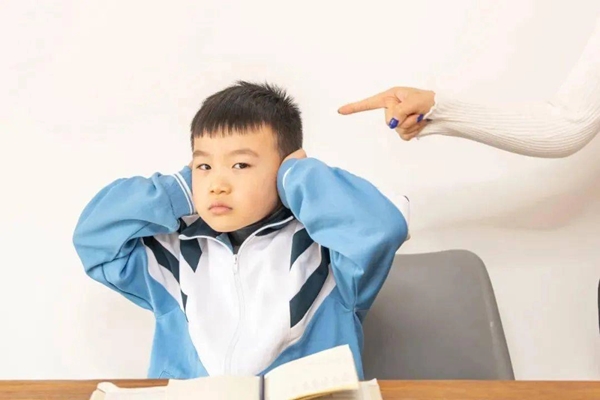 Cha mẹ thông minh nuôi dạy con rất khác: Họ làm 4 điều này để con lúc nào cũng vui vẻ, hạnh phúc phơi phới-3