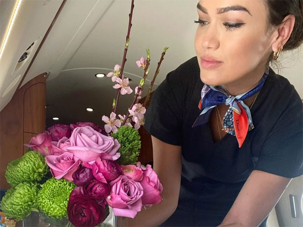 Nghề làm tiếp viên hàng không cho giới siêu giàu: Thu nhập lớn nhưng áp lực trên trời-3