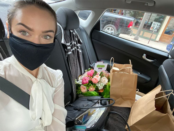 Nghề làm tiếp viên hàng không cho giới siêu giàu: Thu nhập lớn nhưng áp lực trên trời-4