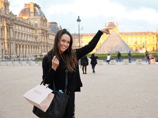 Nghề làm tiếp viên hàng không cho giới siêu giàu: Thu nhập lớn nhưng áp lực trên trời-7