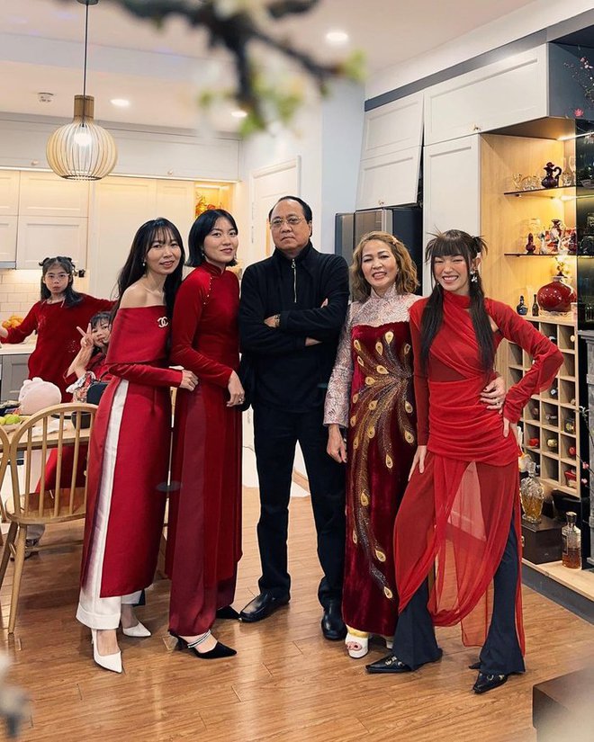 Ảnh gia đình dịp Tết đẹp như tạp chí của các hot girl-5