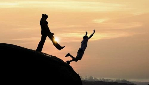 Câu đố Tiếng Việt: Câu thành ngữ ăn cháo đá bát có phiên bản gốc khá... nhạy cảm, đố bạn biết là gì?-1