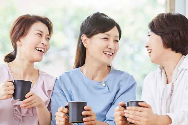 Bắt tại trận chồng ôm ấp người yêu cũ ở quán cà phê vẫn xơi xơi cãi... vô tư-3