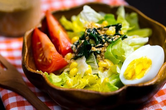 Hết Tết rồi, giảm cân ngay với món salad làm nhanh ăn ngon này