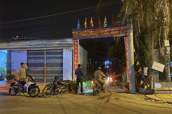 Tai nạn liên hoàn giữa xe máy và 2 ôtô, 2 người tử vong tại chỗ-2