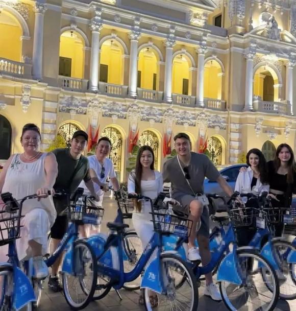 Đặng Văn Lâm khoe khung ảnh gia đình du Xuân, ngoại hình cực phẩm của các thành viên gây choáng-3