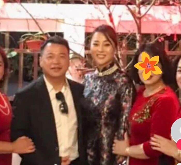 Lộ loạt ảnh Shark Bình bảnh bao sánh đôi Phương Oanh về chúc Tết gia đình bạn gái ở quê nhà-2