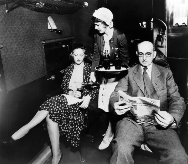 Cảnh tượng trên khoang máy bay từ 100 năm trước-3