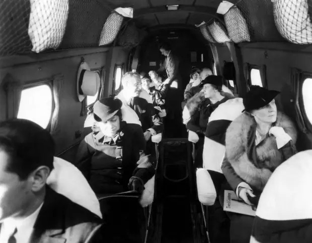 Cảnh tượng trên khoang máy bay từ 100 năm trước-10