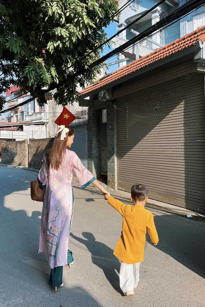 Hòa Minzy khoe ảnh chụp áo dài cùng con, ai nhìn bé Bo cũng bất ngờ-2
