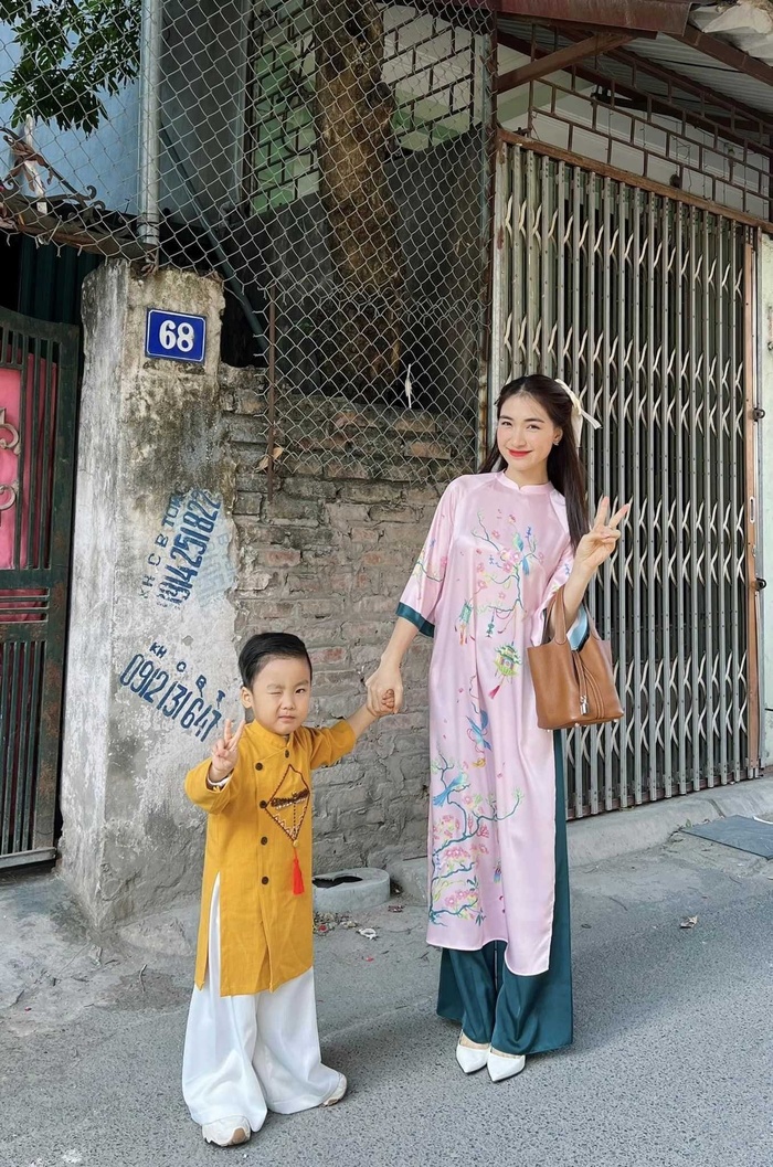 Hòa Minzy khoe ảnh chụp áo dài cùng con, ai nhìn bé Bo cũng bất ngờ-4