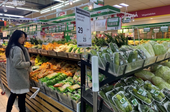 Sau Tết, hàng hóa đầy ắp siêu thị, chợ Hà Nội, giá ổn định-1