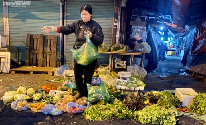 Sau Tết, hàng hóa đầy ắp siêu thị, chợ Hà Nội, giá ổn định-2