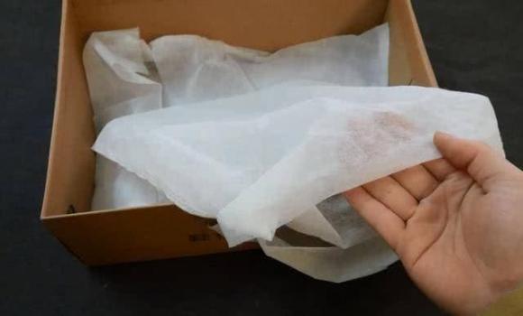 Mua giày 20 năm mới biết miếng giấy trắng đựng trong hộp giày có tác dụng như thế, nhiều người vứt đi phí quá-1