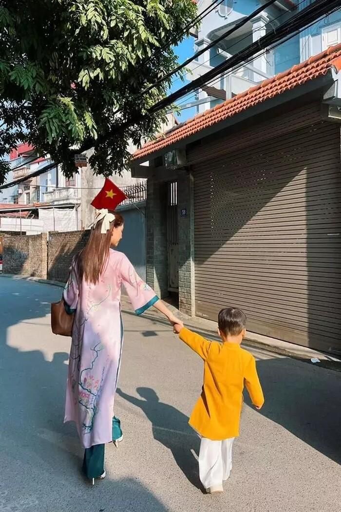 Bị chỉ trích mải mê kiếm tiền mà bỏ bê con, Hòa Minzy đáp trả cực gắt-4