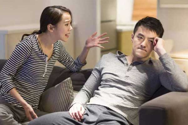 Mẹ nhập viện phải phẫu thuật, chồng vội vàng chuyển 300 triệu nhưng tôi vẫn thấy khó chịu chỉ vì...-1