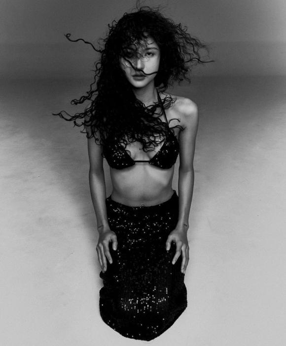 Vợ Decao khoe loạt ảnh thần thái ngút ngàn, body cực xuất sắc-5