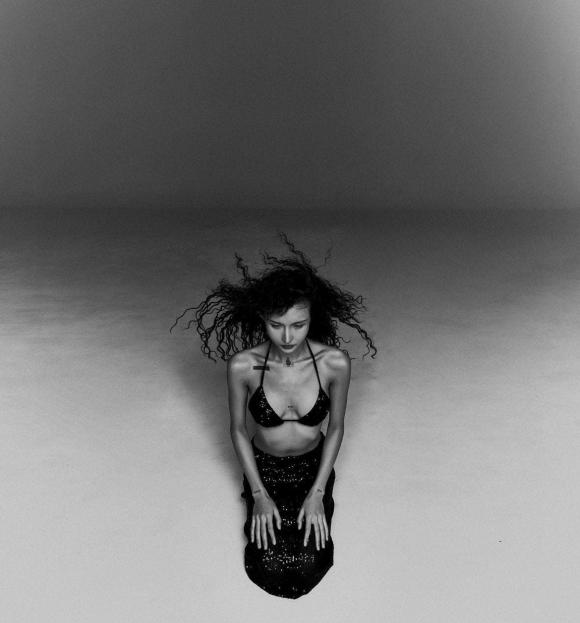 Vợ Decao khoe loạt ảnh thần thái ngút ngàn, body cực xuất sắc-7