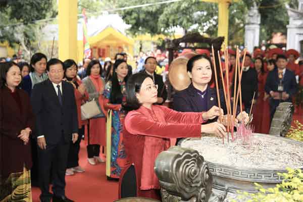 Lễ hội đốt cả núi vàng mã lấy đỏ cầu may ở Hà Nội-1