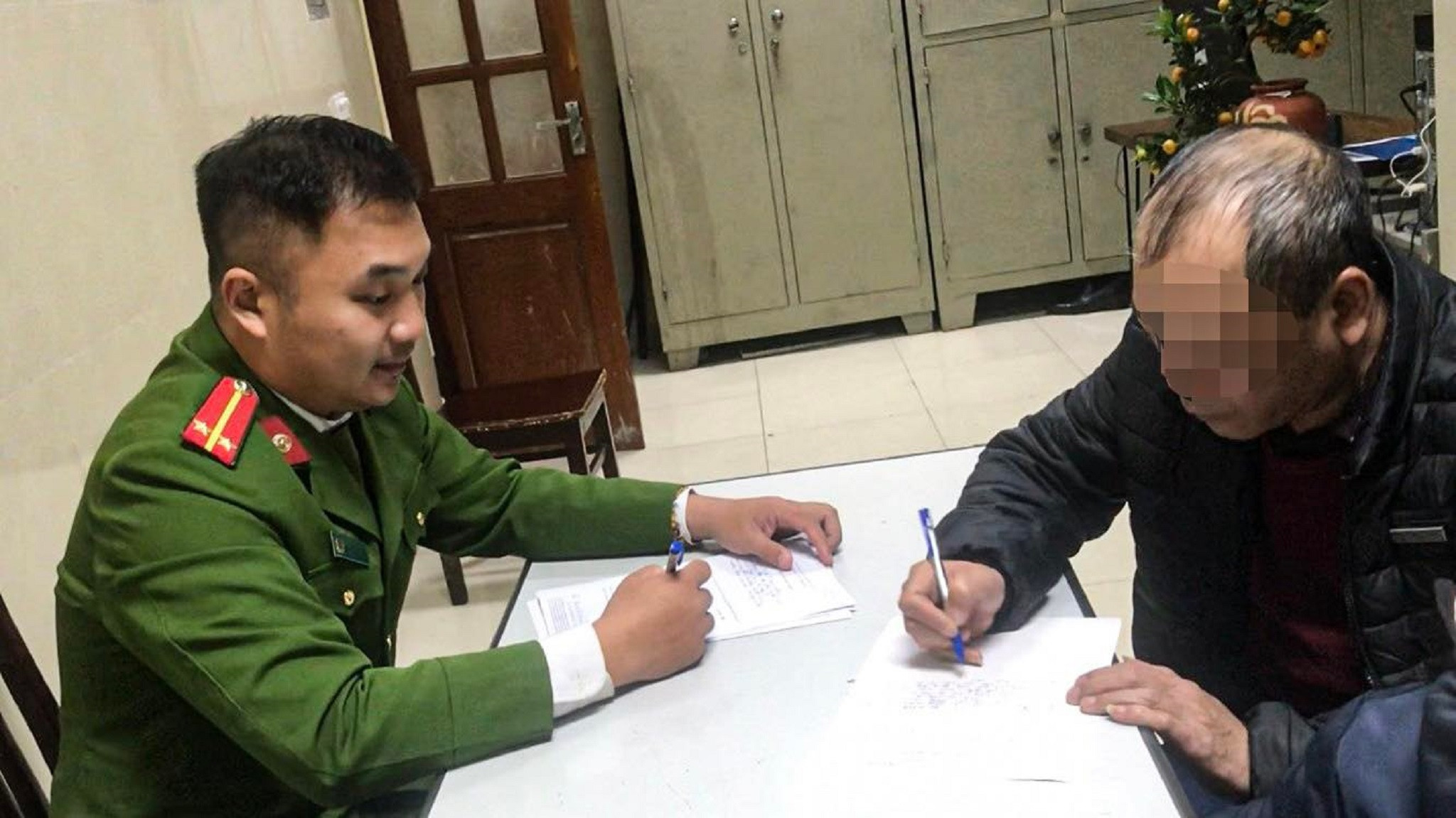 Công an triệu tập người đàn ông chửi bới tại chốt đo nồng độ cồn-1