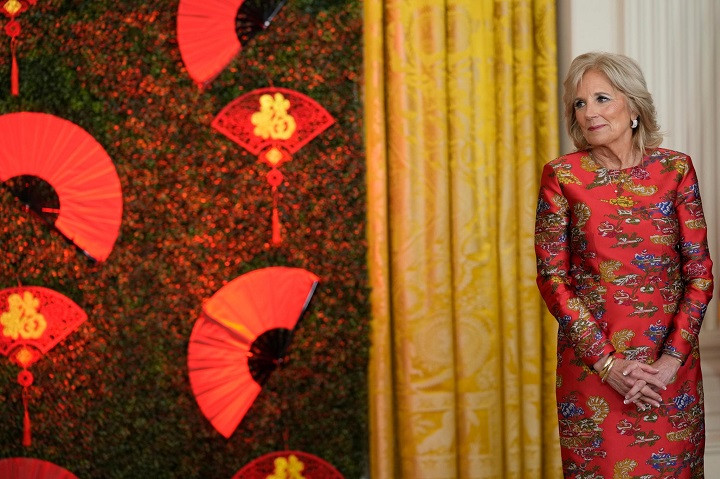 Ông Biden xem múa lân, cam kết hỗ trợ cộng đồng người Mỹ gốc Á-3