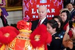 Ông Biden xem múa lân, cam kết hỗ trợ cộng đồng người Mỹ gốc Á