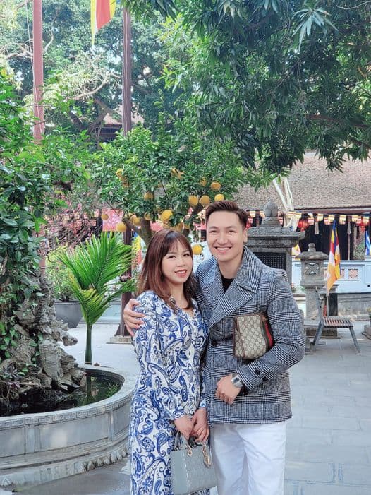 Mạnh Trường đưa bà xã đi ăn vỉa hè, tình cảm mặn nồng chẳng khác nào vợ chồng son-5