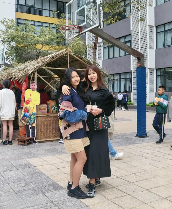 Mạnh Trường đưa bà xã đi ăn vỉa hè, tình cảm mặn nồng chẳng khác nào vợ chồng son-7