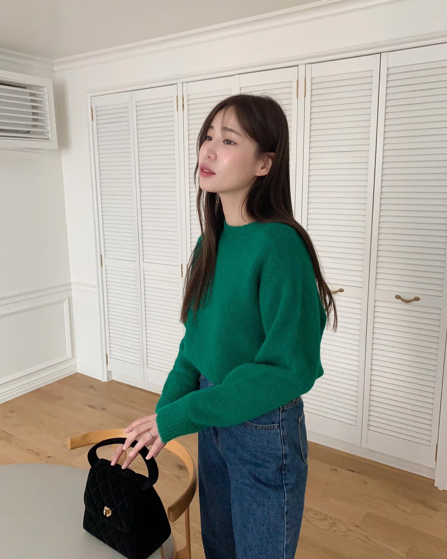 Bắt kịp xu hướng áo len trơn màu với 10 cách mix đồ-6