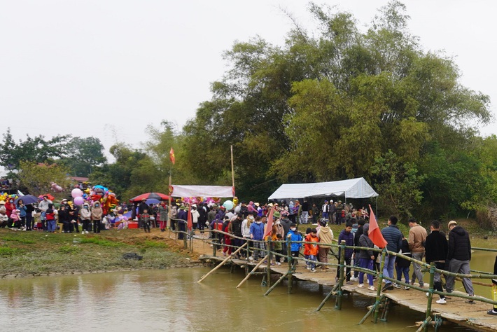 Cảnh Đánh nhau tưng bừng tại phiên chợ Chuộng độc nhất vô nhị ở xứ Thanh-2