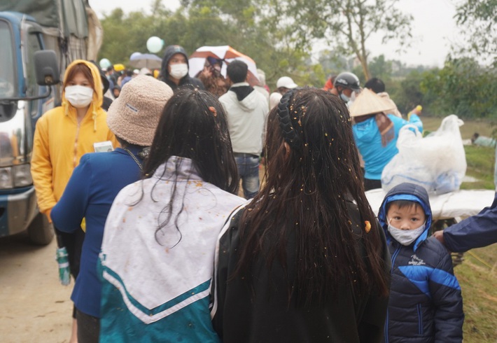 Cảnh Đánh nhau tưng bừng tại phiên chợ Chuộng độc nhất vô nhị ở xứ Thanh-12