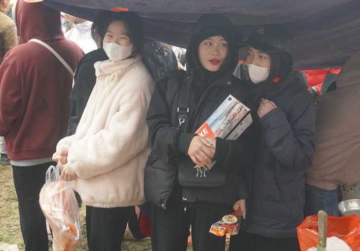 Cảnh Đánh nhau tưng bừng tại phiên chợ Chuộng độc nhất vô nhị ở xứ Thanh-14