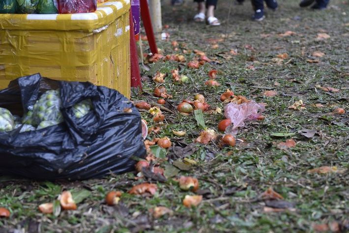 Cảnh Đánh nhau tưng bừng tại phiên chợ Chuộng độc nhất vô nhị ở xứ Thanh-15