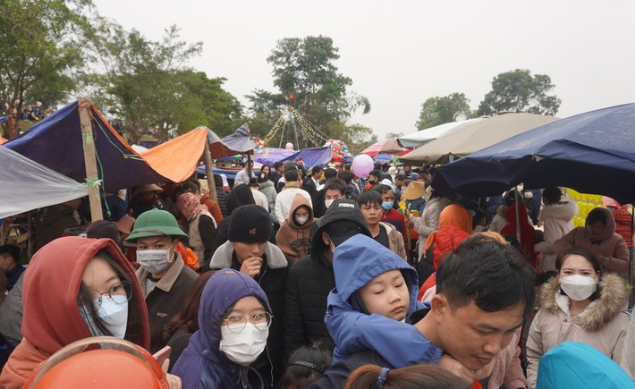 Cảnh Đánh nhau tưng bừng tại phiên chợ Chuộng độc nhất vô nhị ở xứ Thanh-16