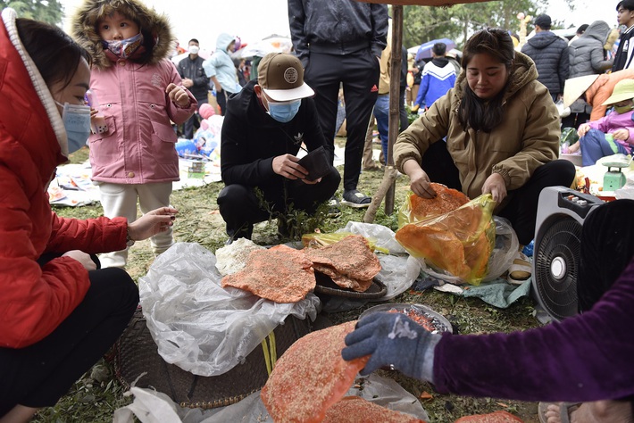 Cảnh Đánh nhau tưng bừng tại phiên chợ Chuộng độc nhất vô nhị ở xứ Thanh-17