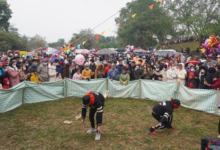 Cảnh Đánh nhau tưng bừng tại phiên chợ Chuộng độc nhất vô nhị ở xứ Thanh-19