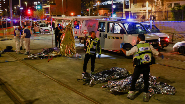 Xả súng tại giáo đường Do Thái ở Jerusalem khiến 7 người thiệt mạng-1