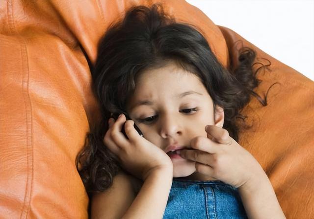 Điều gì sẽ xảy ra với một đứa trẻ hay cắn móng tay khi lớn lên? Bác sĩ chỉ ra 4 tình huống hay xuất hiện-2