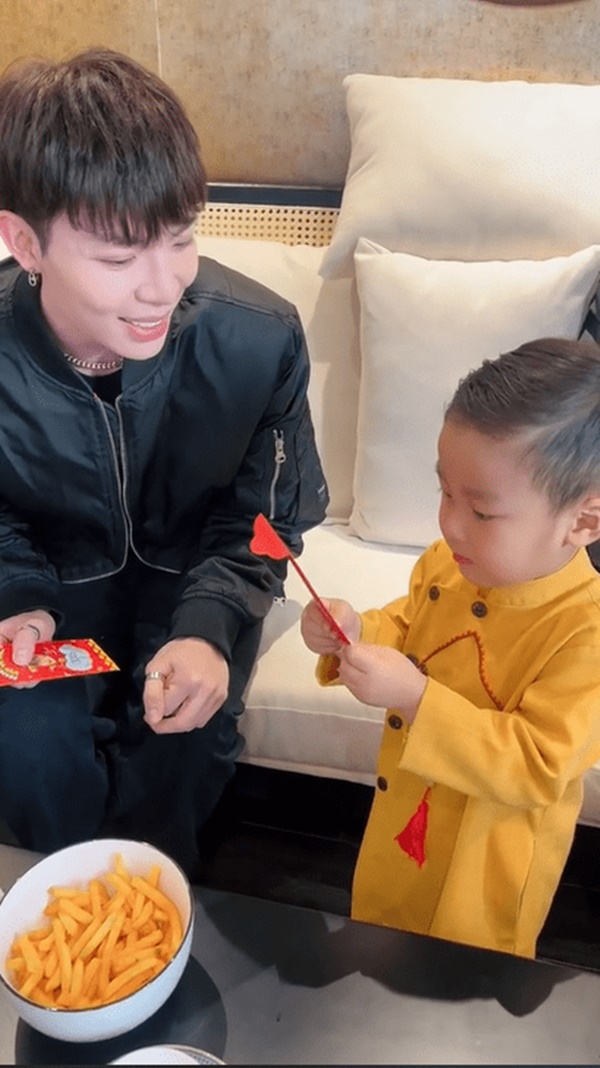 Hòa Minzy lên tiếng đính chính khi bị nói kiếm nhiều tiền lì xì từ con trai-1