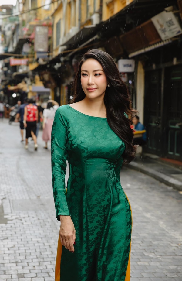 Phong cách hoa hậu, á hậu những ngày Tết-2