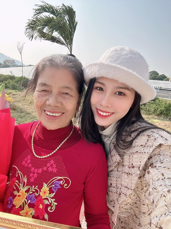 Phong cách hoa hậu, á hậu những ngày Tết-12