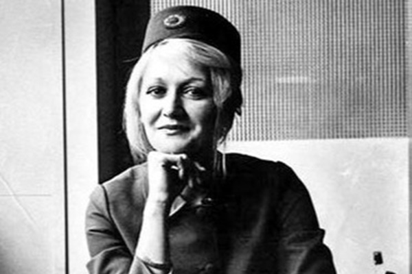 Nữ tiếp viên hàng không sống sót sau khi rơi từ hơn 10.000 m-1