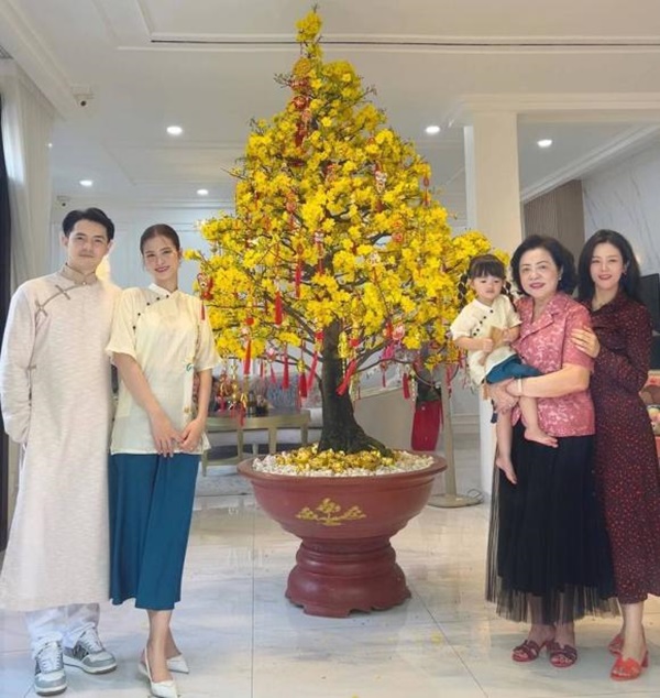 Con gái Đông Nhi lên đồ đi nhận lì xì, gây cười với văn mẫu chúc Tết-6