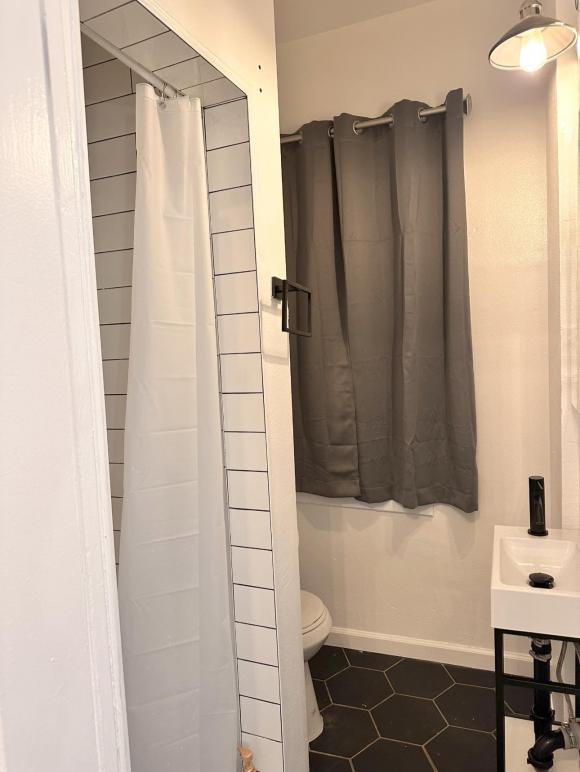 Không gian căn hộ mới gọn gàng của con trai Bằng Kiều với giá thuê gần 40 triệu/1 tháng-6