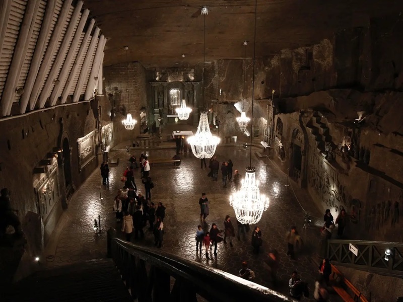 Lạc vào mỏ muối cổ như mê cung dưới lòng đất ở quốc gia Trung Âu, càng thăm thú càng mê vì đẹp như cổ tích-2