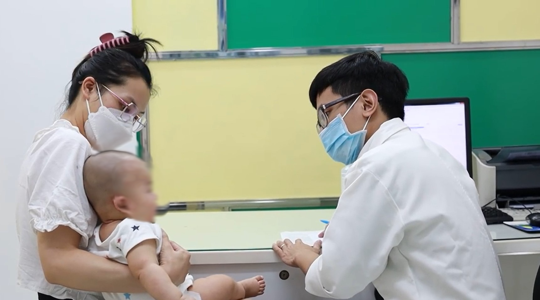 Hàng ngàn người đến bệnh viện điều trị da sau kỳ nghỉ Tết-2