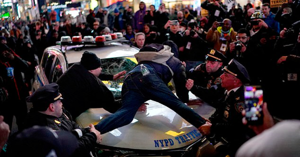 Mỹ xóa sổ đơn vị cảnh sát đánh hội đồng thanh niên da màu-3