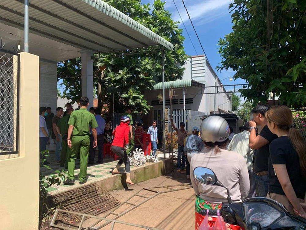 Chồng đi xa, về nhà phát hiện vợ và 2 con tử vong-1