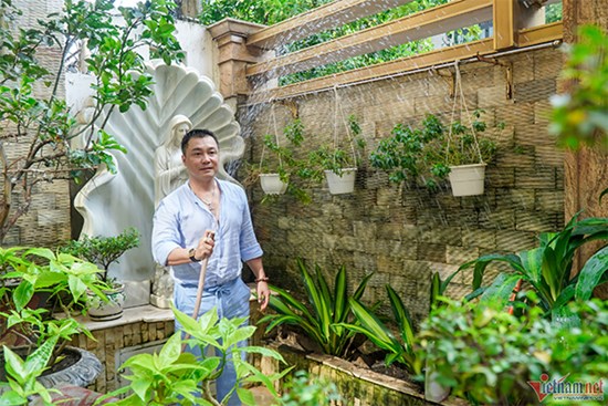 Dinh cơ sang trọng của 'tài tử từng nhận cát-xê 60 cây vàng' Lý Hùng